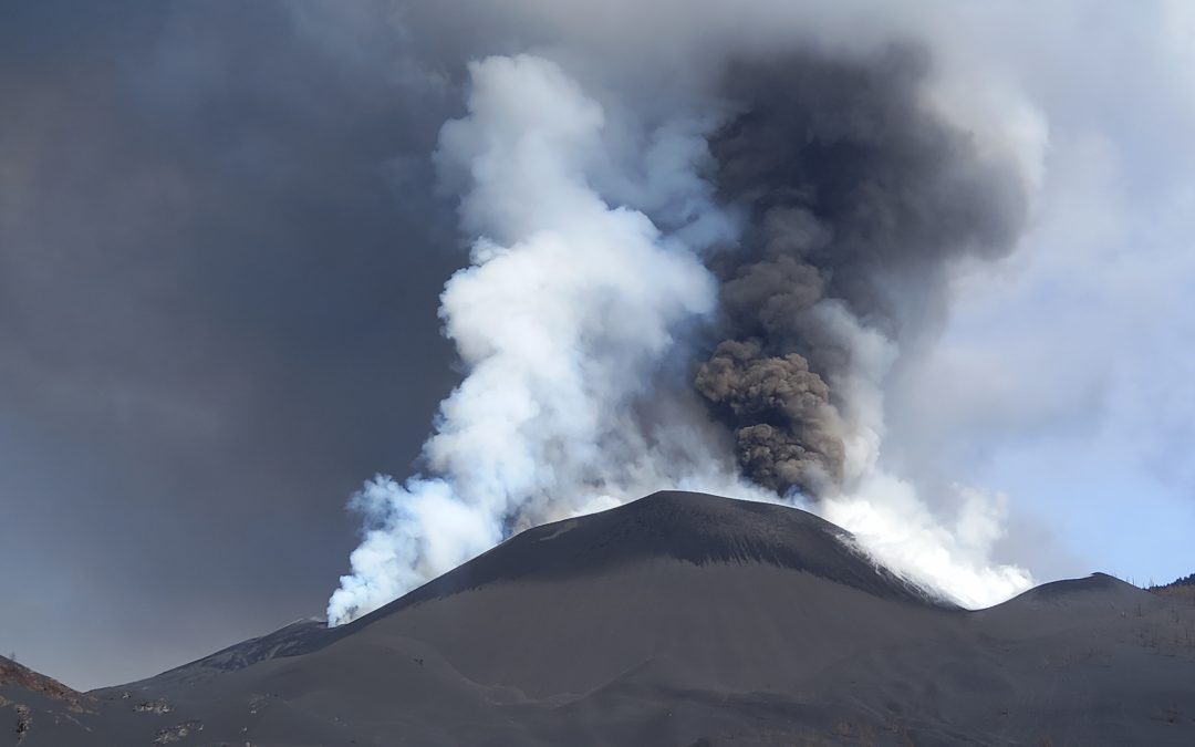Investigadores de la ULL, INVOLCAN y UCLM en el volcán de La Palma
